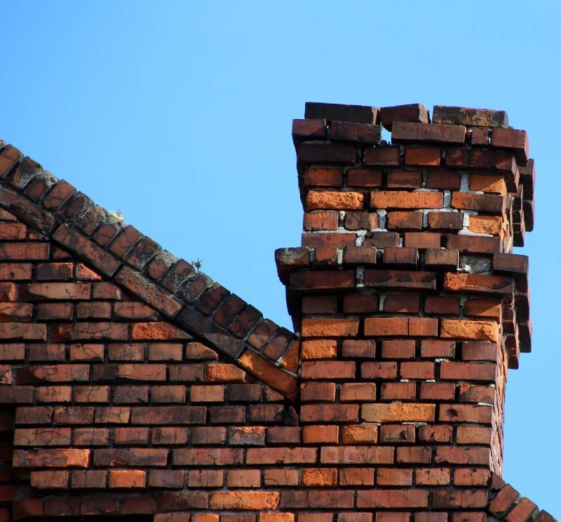 Damaged chimney on an Georgetown home showing cracks and missing mortar